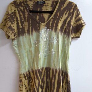 Tryst short sleeve shirt with design on front